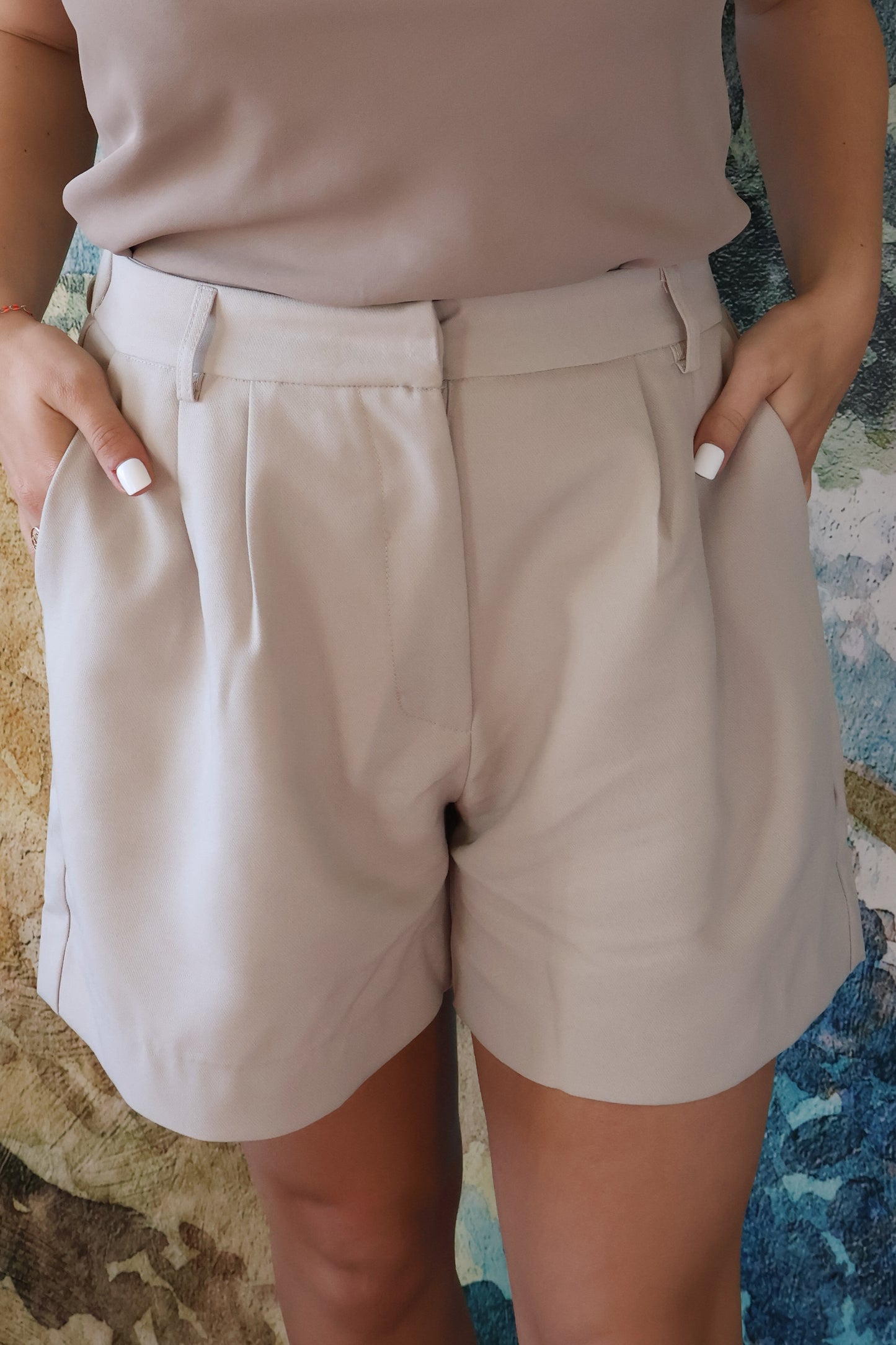 SAND WOMENS PLEATED SHORTS