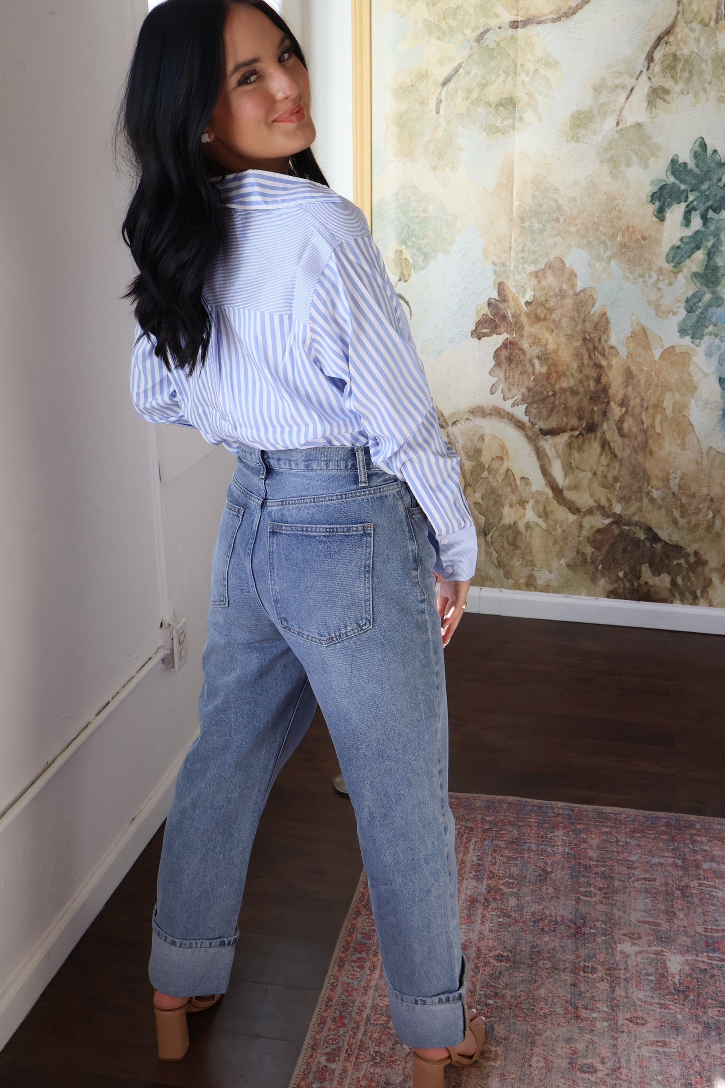 MEL WOMEN'S BOYFRIEND JEANS MODEL