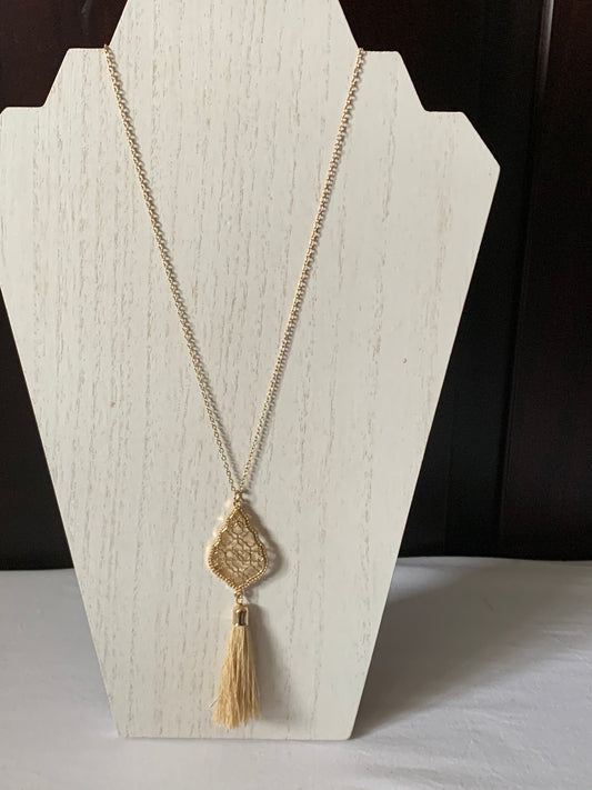 LET'S HANGOUT NECKLACE