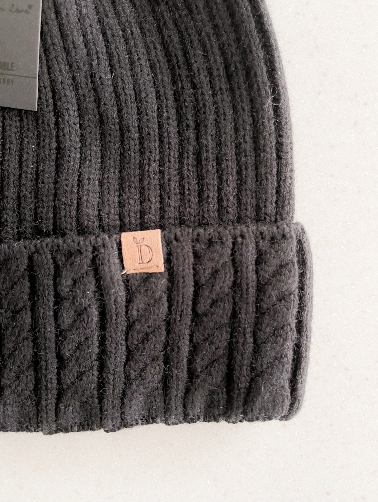 DO EVERYTHING IN LOVE BEANIES